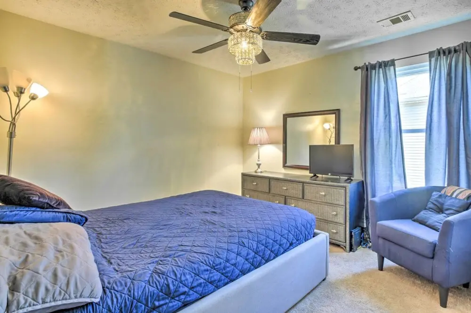 Pet-friendly Home w/ Yard ~ 15 Mi to Atlanta!