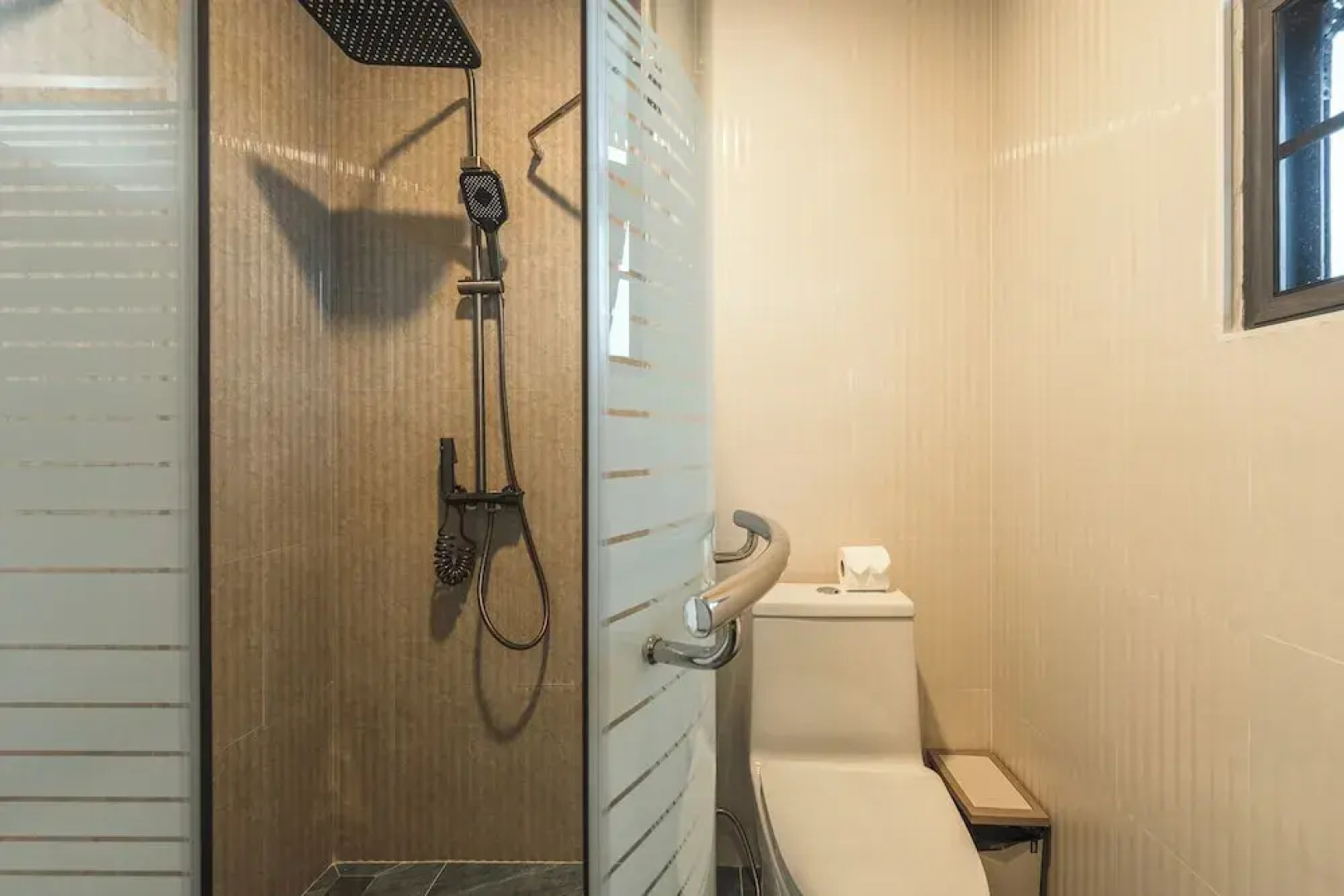 Pool Villa  Bathtub  Pool Table V215