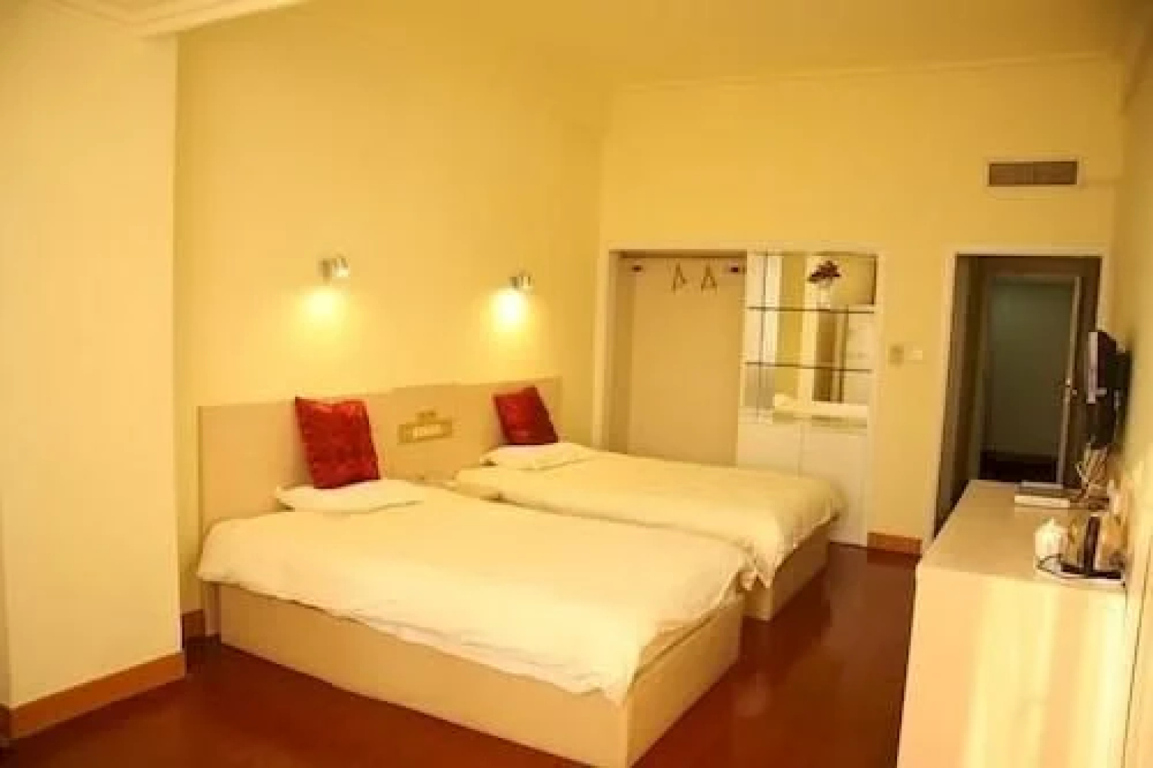 Yijia Express Hotel