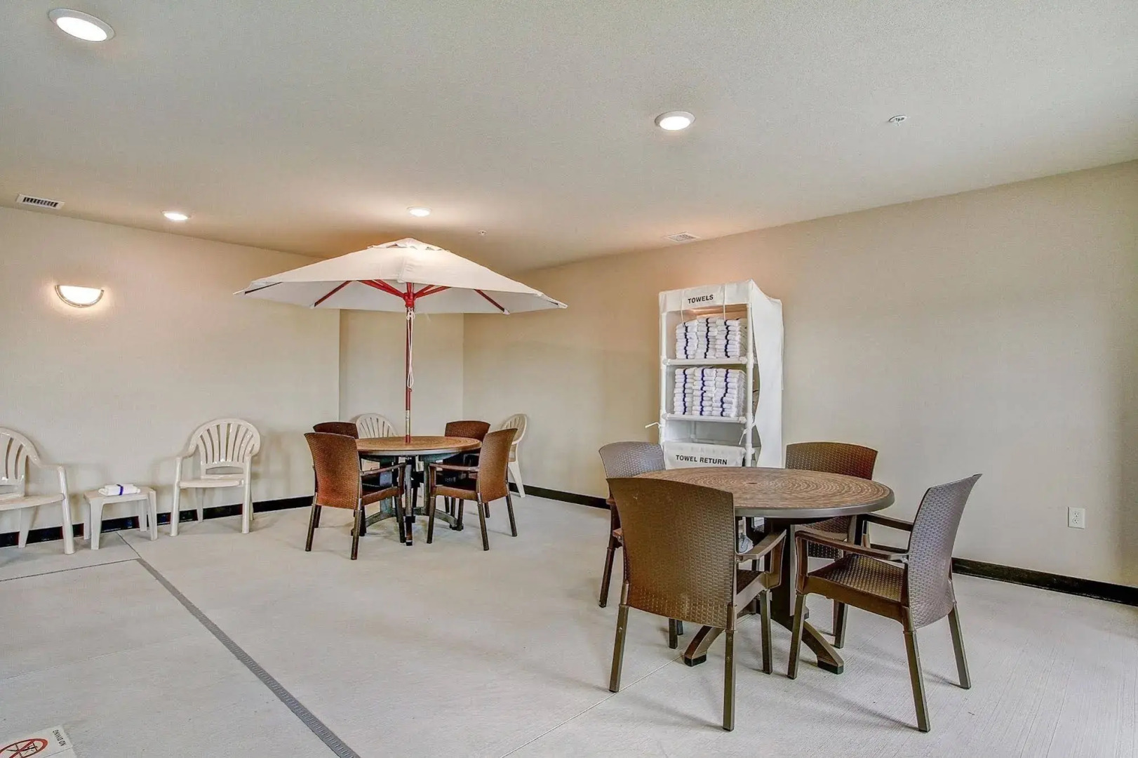 Cobblestone Hotel & Suites – Pulaski/Green Bay