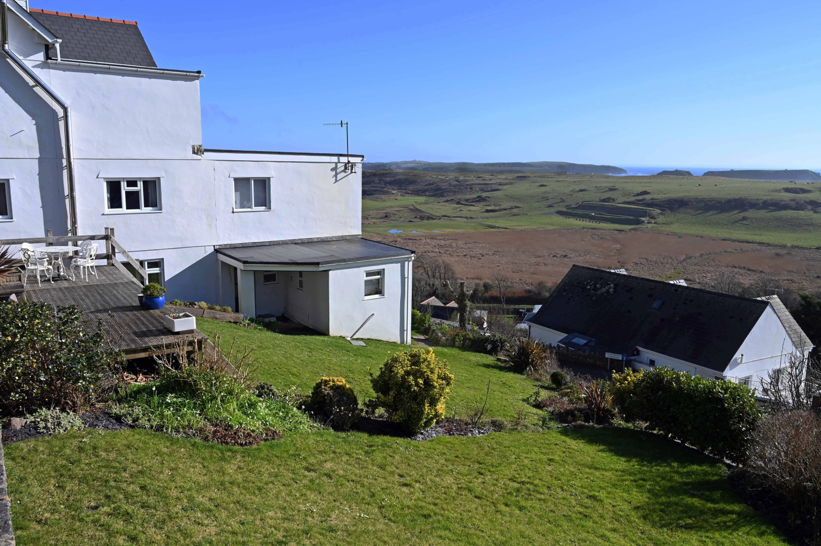 The Cwtch - Luxury Cottage, Sea Views, Pet Friendly