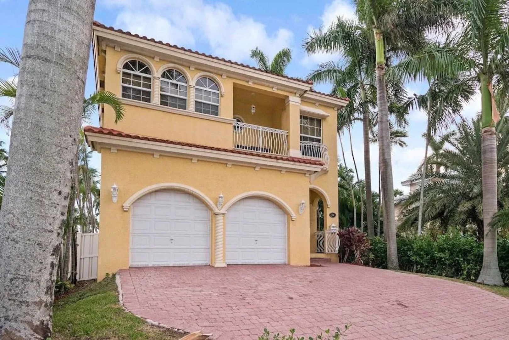 Walk to Beach Spacious Estate with Hot Tub & Game Room