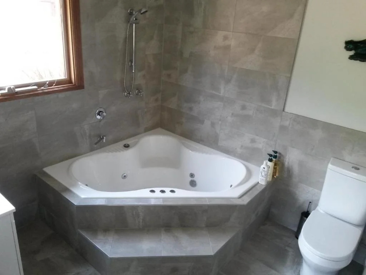 Eagle's Roost Farmstay B&B