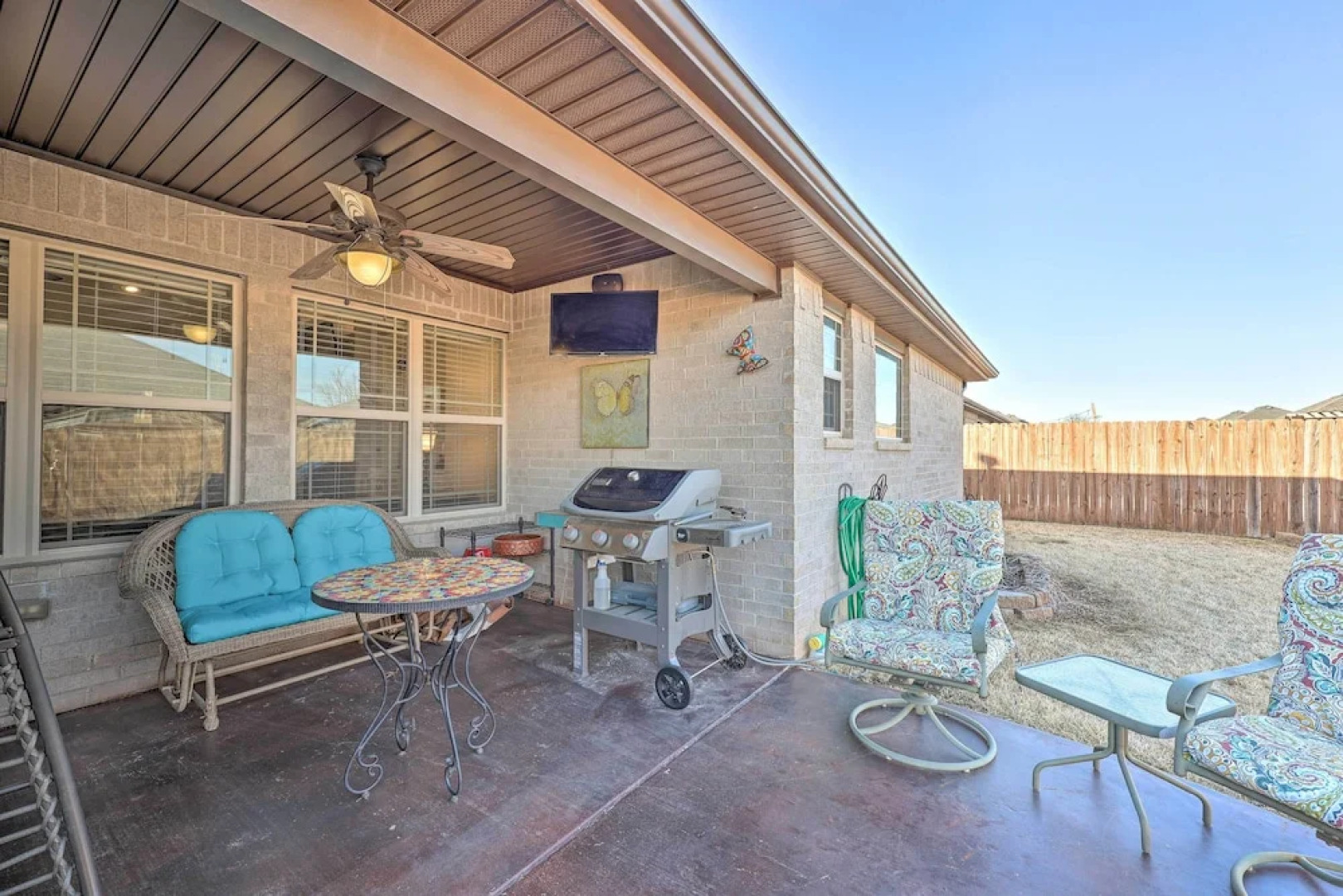 Near Hiking & Biking: Convenient Home in Rogers!