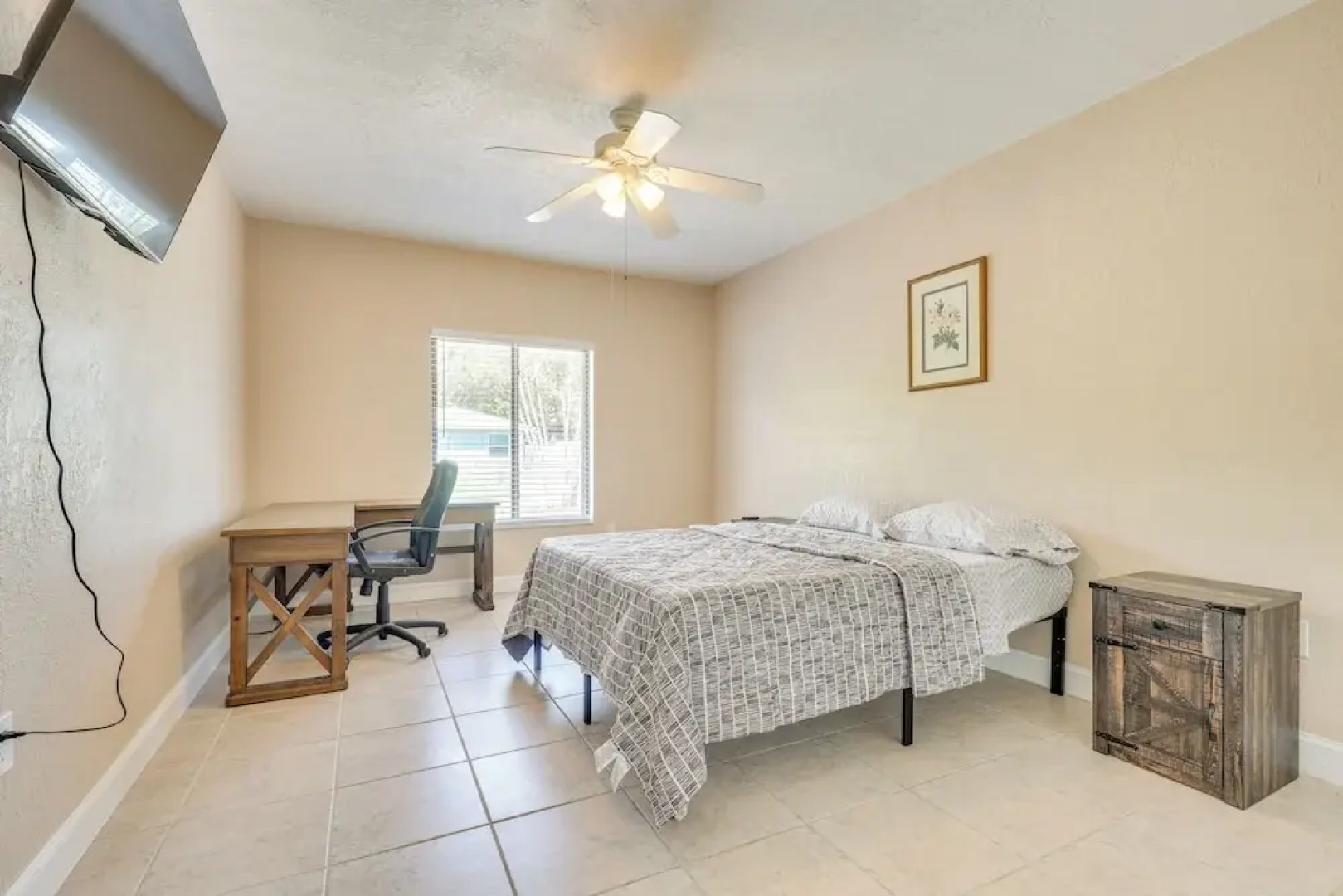 Pet-friendly Home w/ Yard ~ 3 Mi to Zoo Miami!