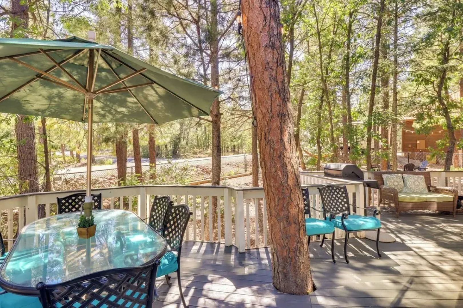 Deck + Game Room: Lakeside 'blue Jay Chalet' Cabin