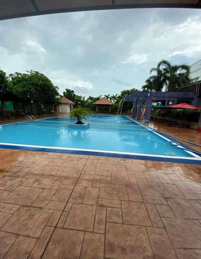CMK & Private Water Chalet