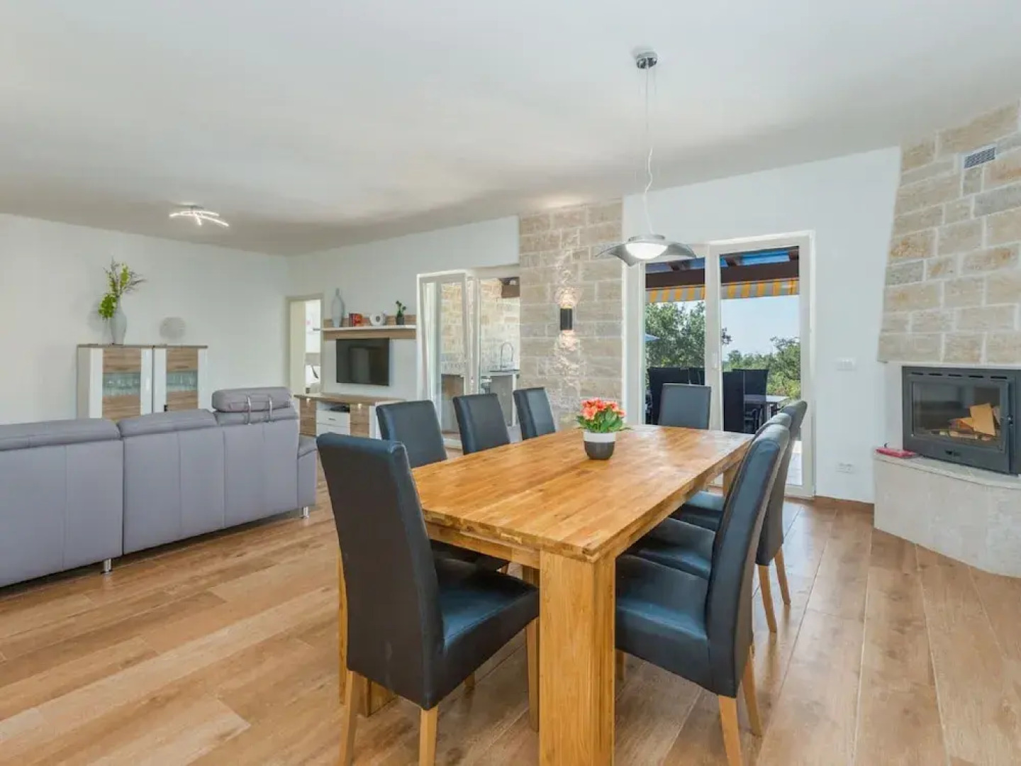 Gorgeous Villa With Private Pool and Covered Terrace & Sea View