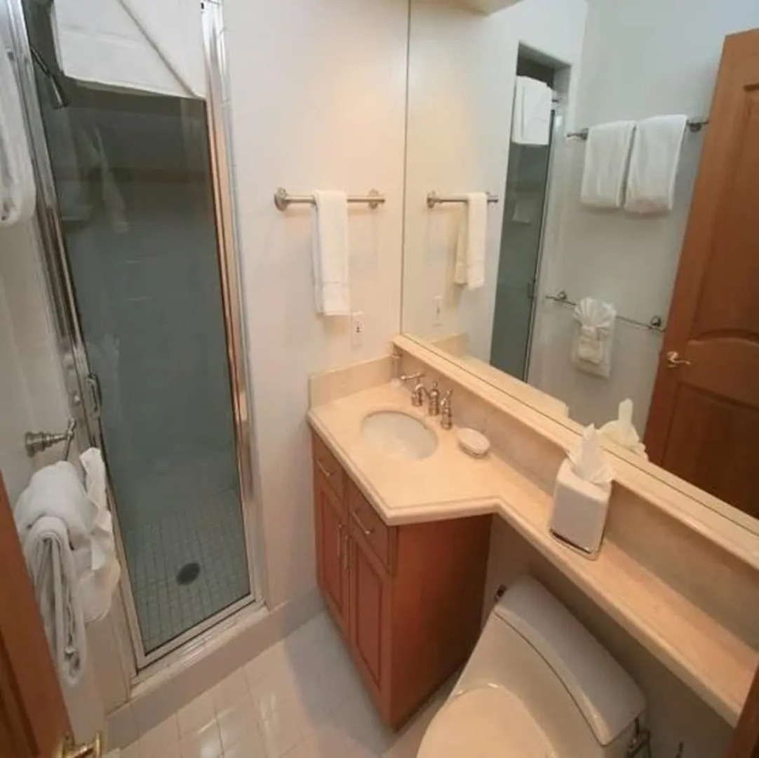 Northwoods Luxury Condo Close to Chairlift by RedAwning