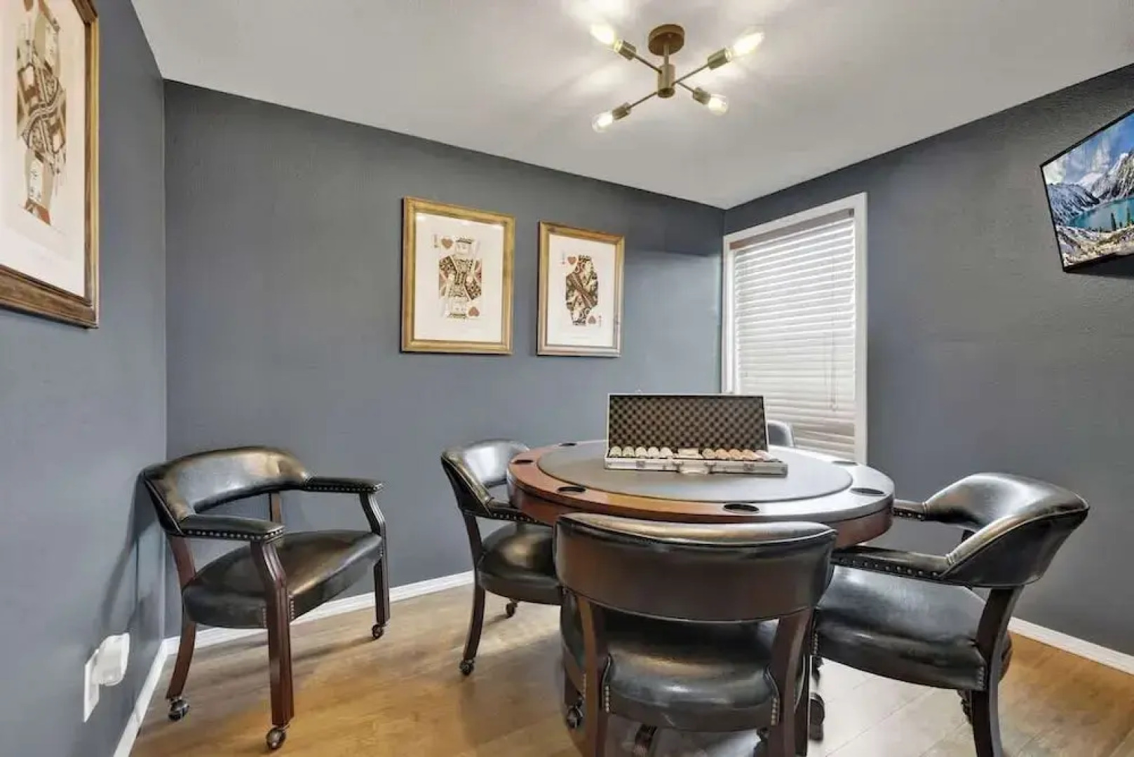 Willie the Modern Tiny Home W/hot-tub & Firetable