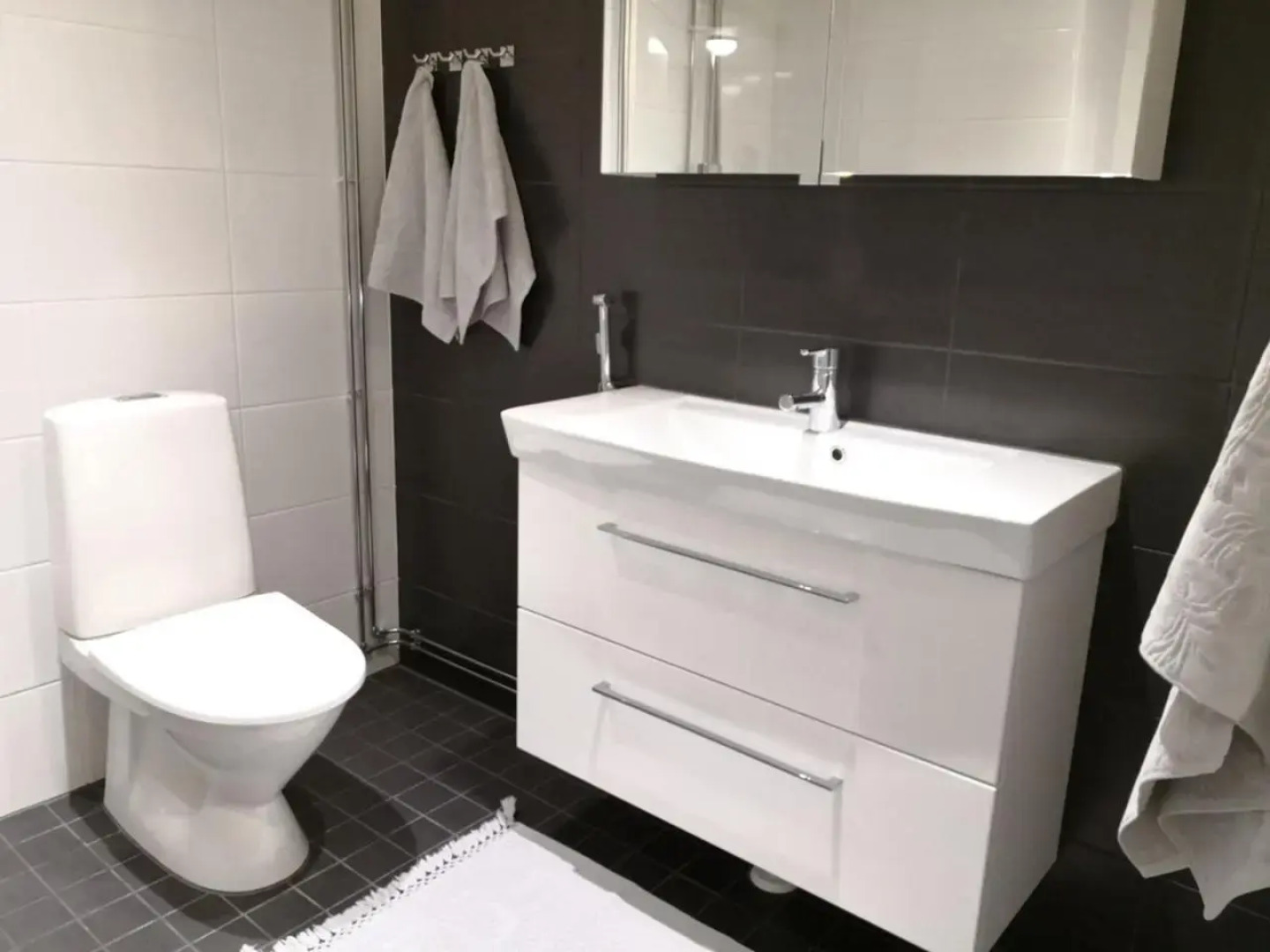 Charming Pine View Apartment