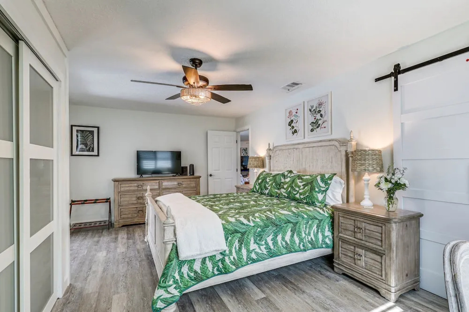 Apollo Beach Oasis: Lanai + Heated Pool!