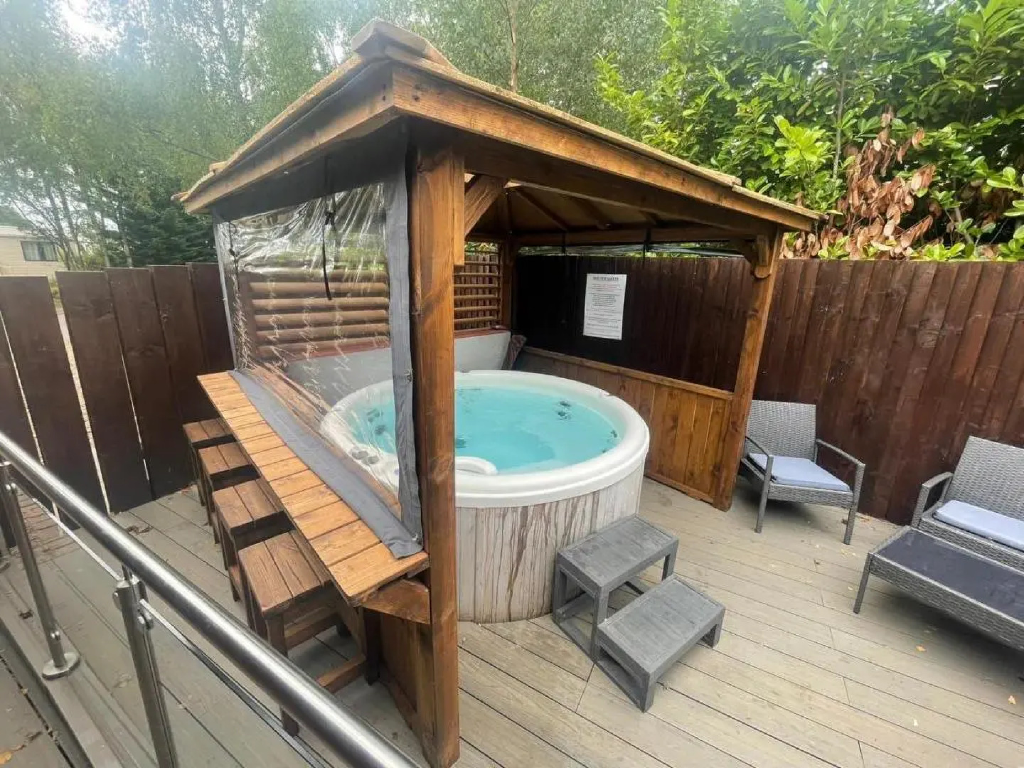 Woodpecker Log Cabin with hot tub, pizza oven bbq entertainment area, lakeside with private fishing peg situated at Tattershall Lakes