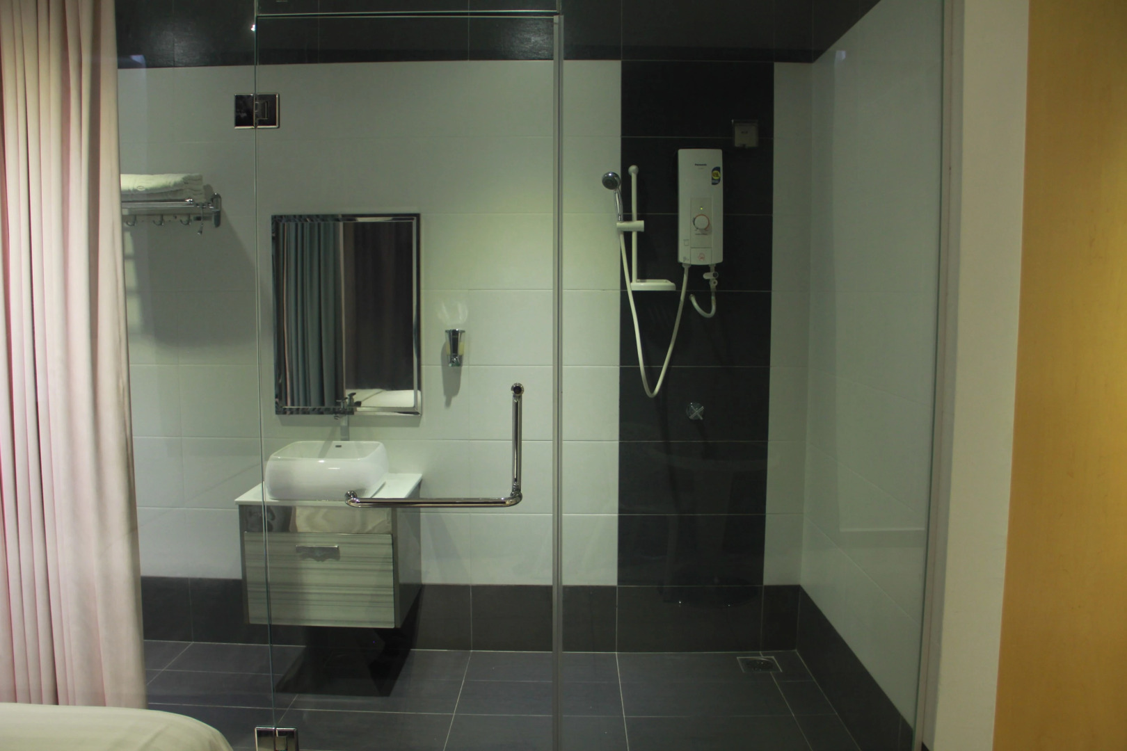 East Sun Hotel Sekinchan - Self Check In