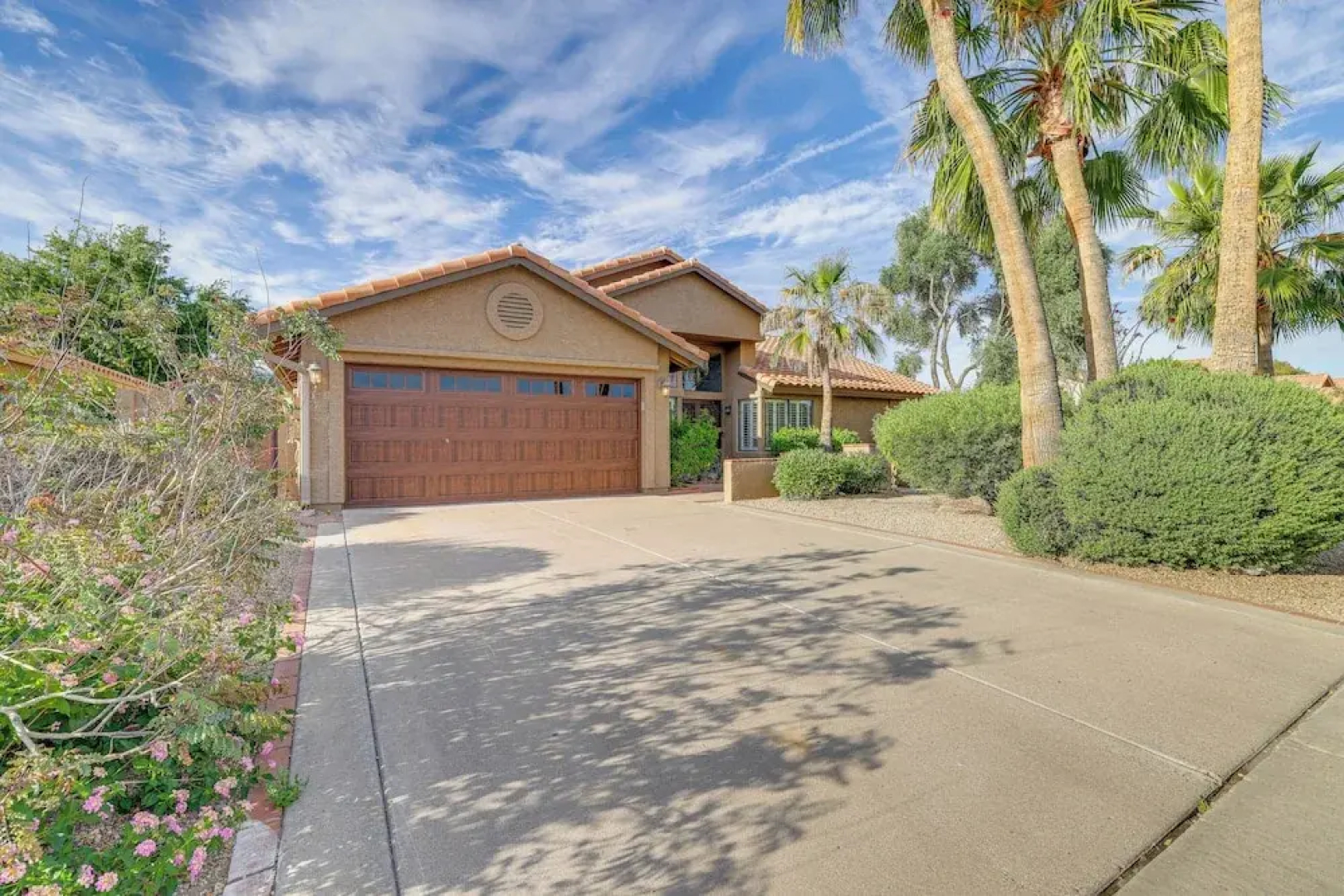 Saltwater Pool & Grill: Tempe Retreat!