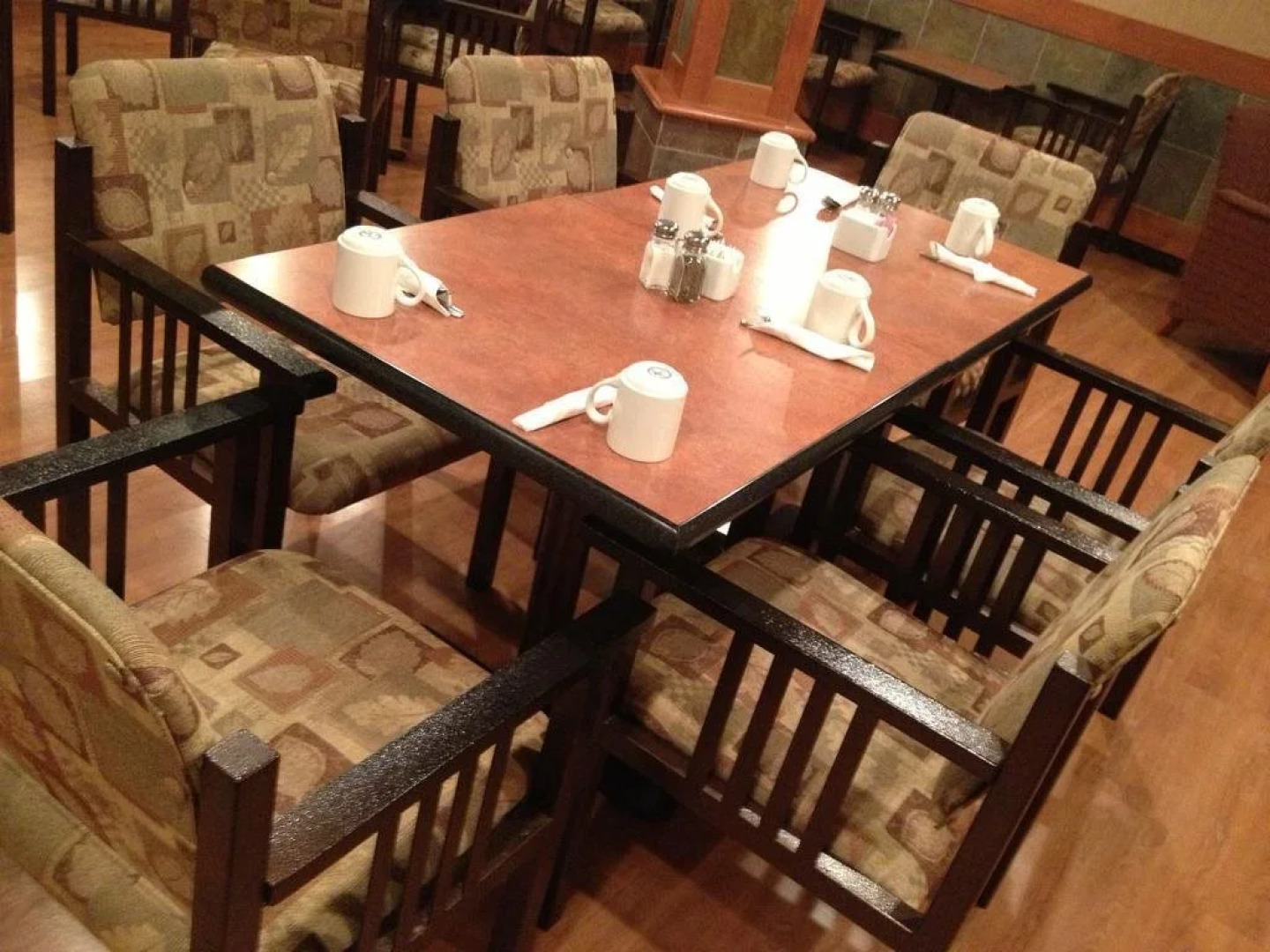 Rosslyn Inn and Suites