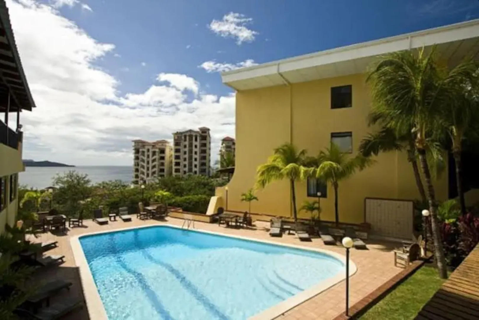 Nice 2 level condo with ocean view - ideal for families