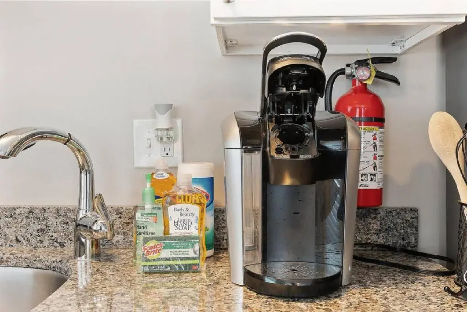 Catch some Rays Parking 2 blocks from Beach