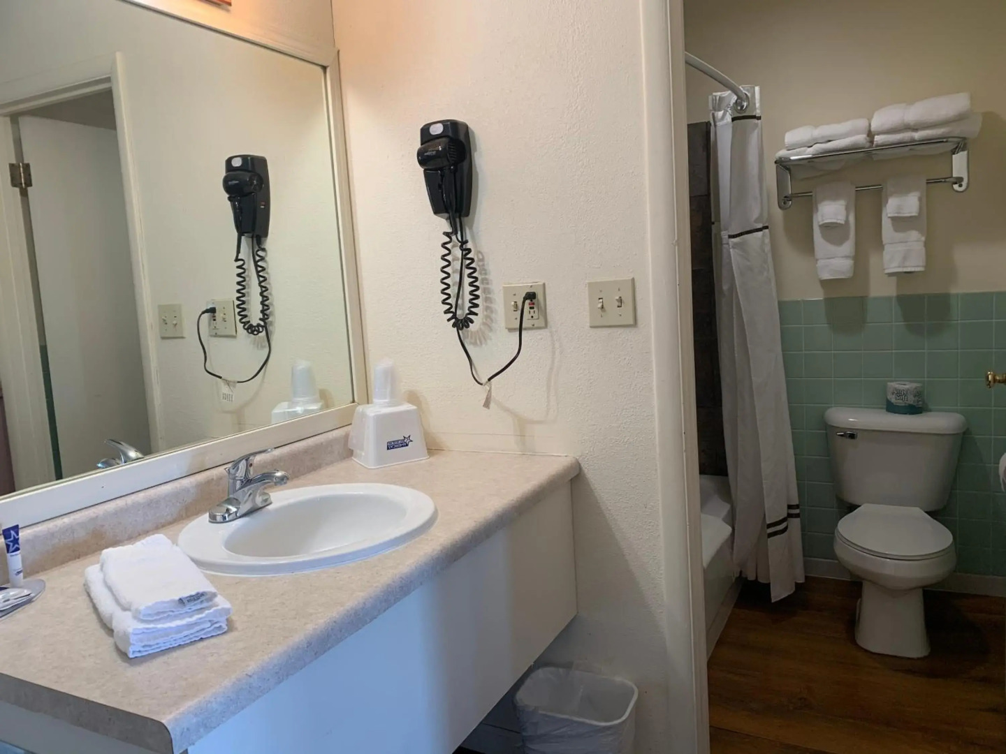 Americas Best Value Inn Wall