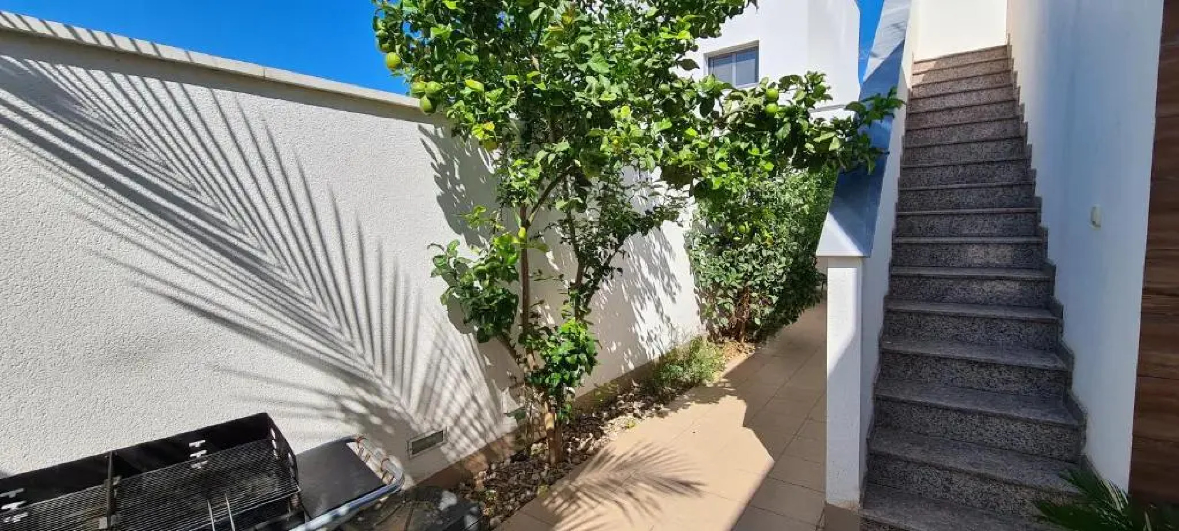 Lo Pagan Holiday House