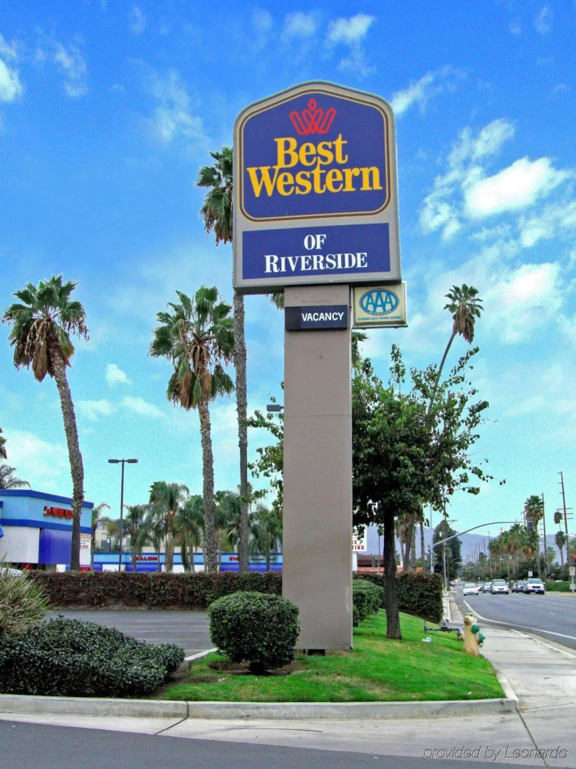 Palm Inn Hotel near Tyler Mall Riverside