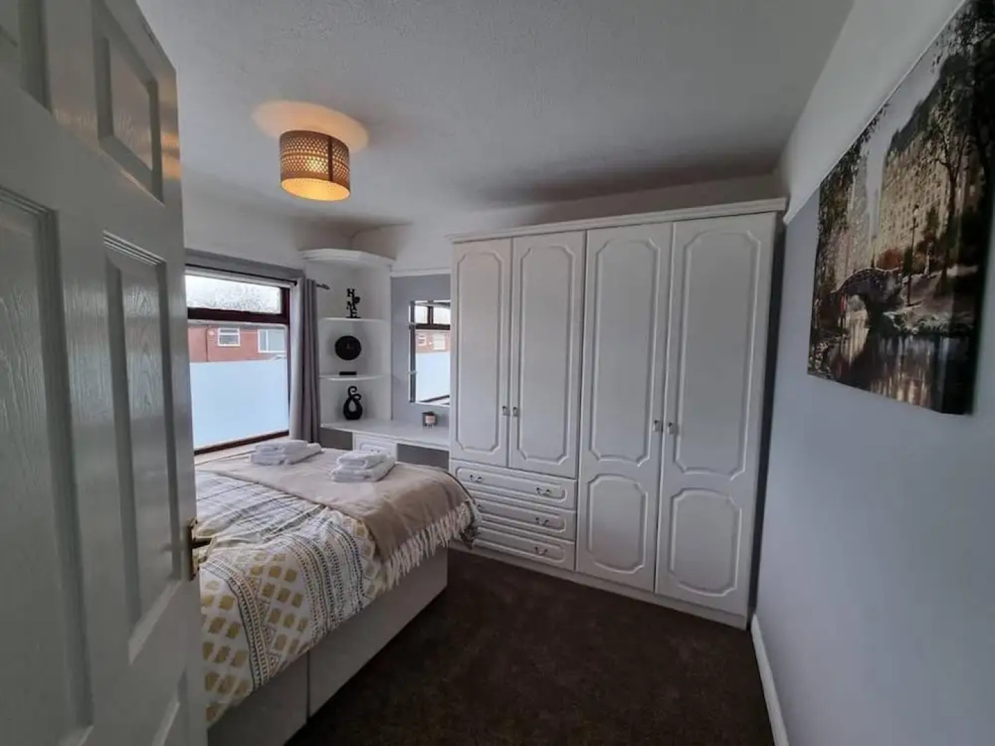 3 Bed Spacious House With Parking