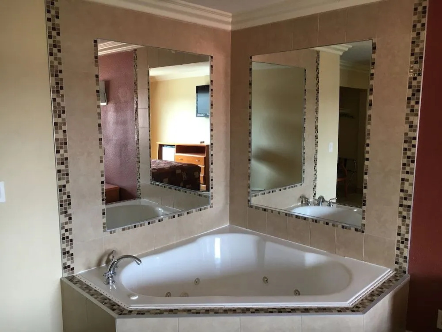 Studio 6 Suites Gardena, CA