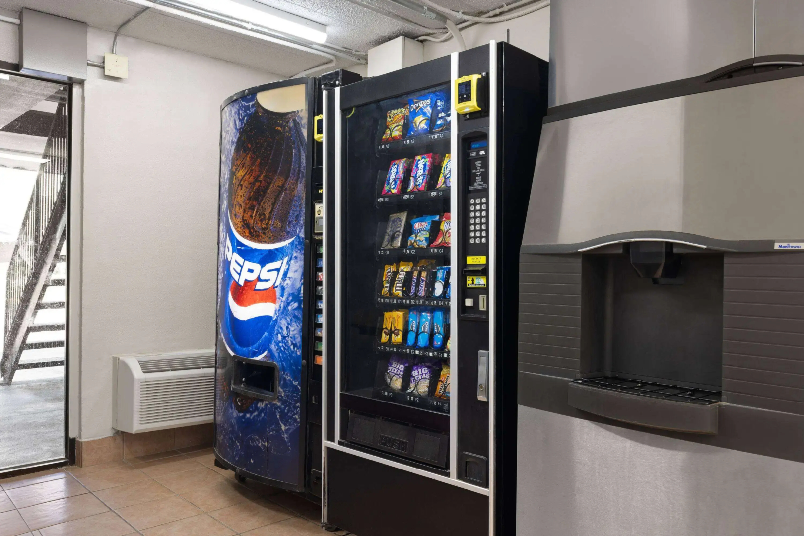 Days Inn & Suites by Wyndham Indianapolis Airport East