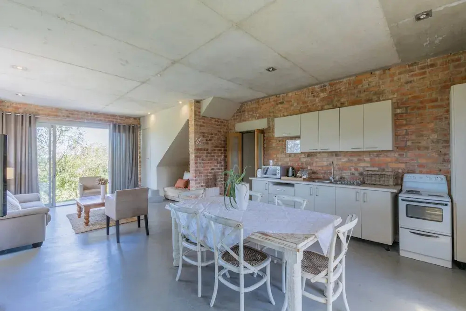 Surfari Accommodation and Venue