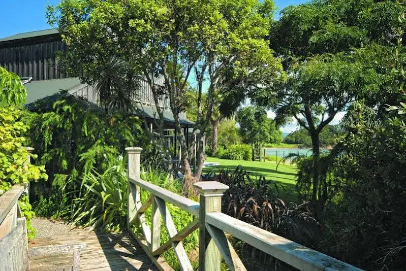 Pawhaoa Bay Lodge