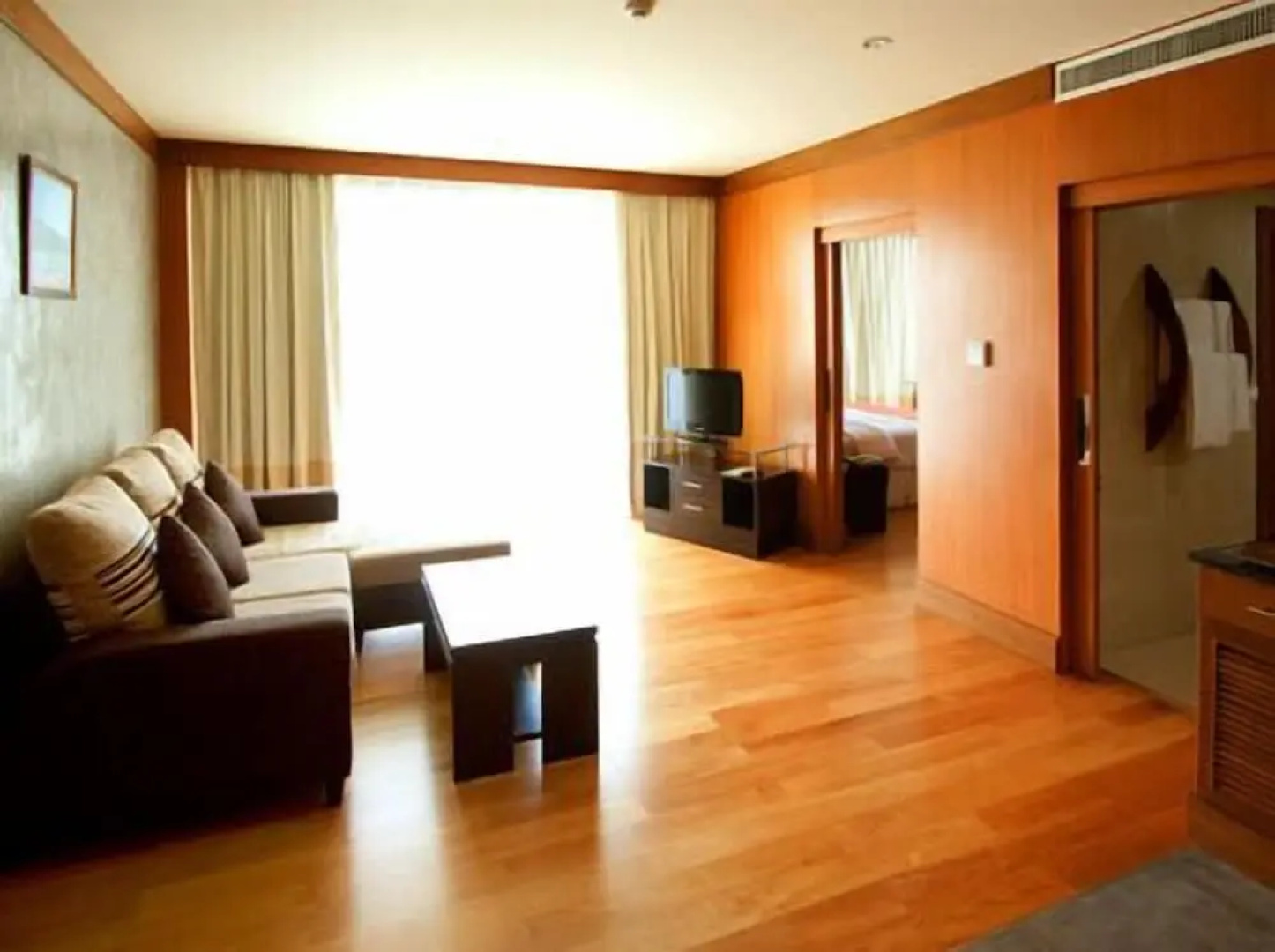 Uniland Golf & Resort