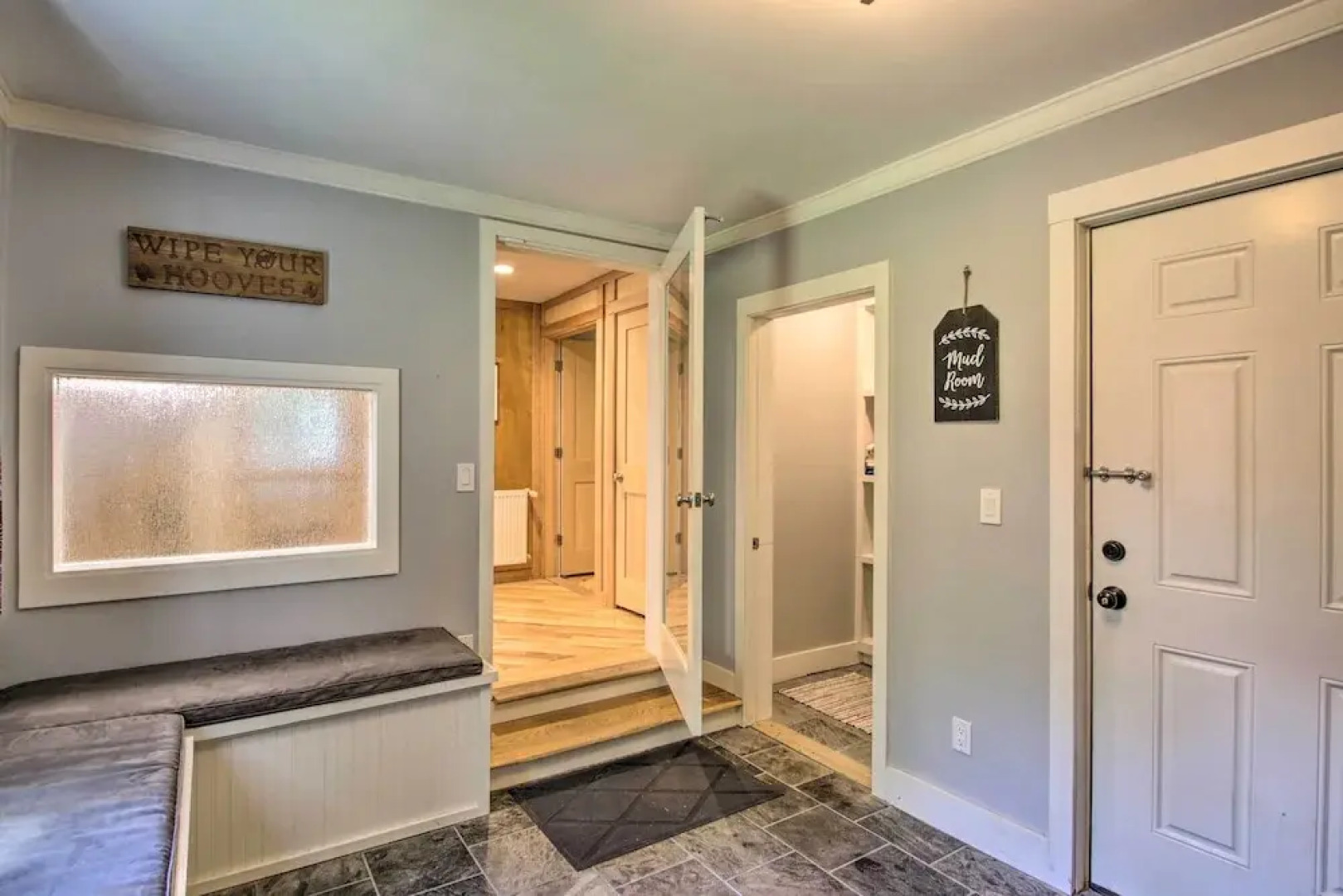 White Mountain Escape w/ Separate In-law Suite!