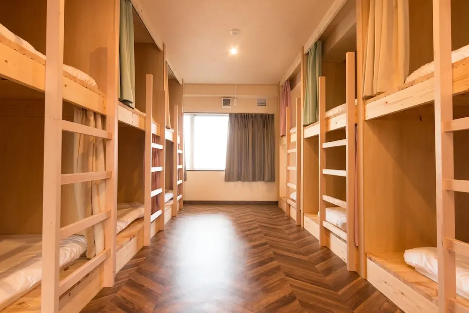 RED HELMET House＆Sports Bar Hiroshima - Hostel