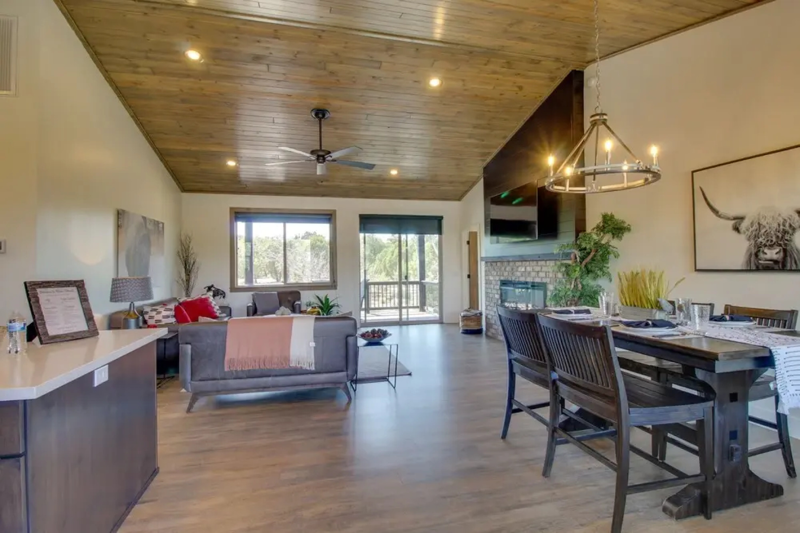 Show Low Cabin w/ Deck, Near Golfing & Hiking!