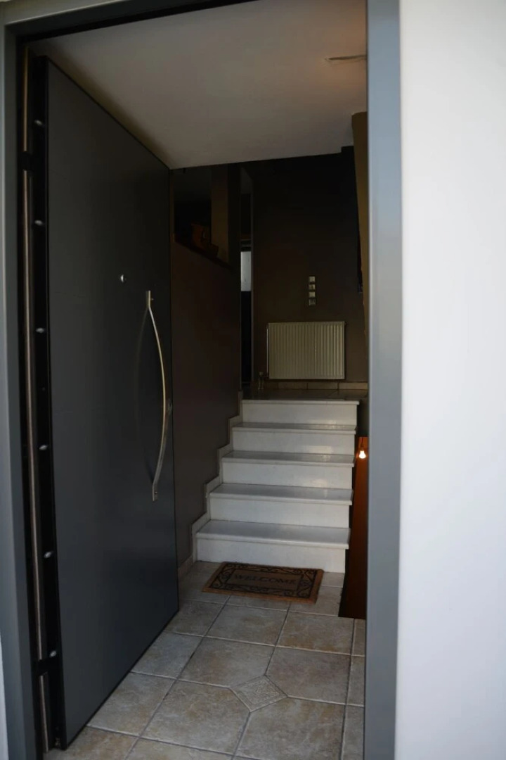 comfortable villa right by the sea