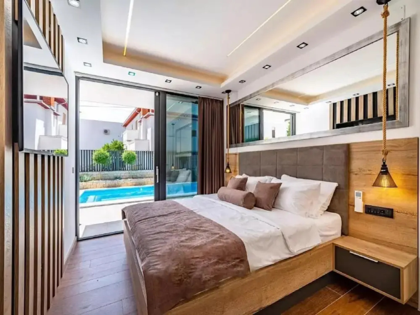 Villa Alpha - Four Bedroom Villa With Swimming Pool