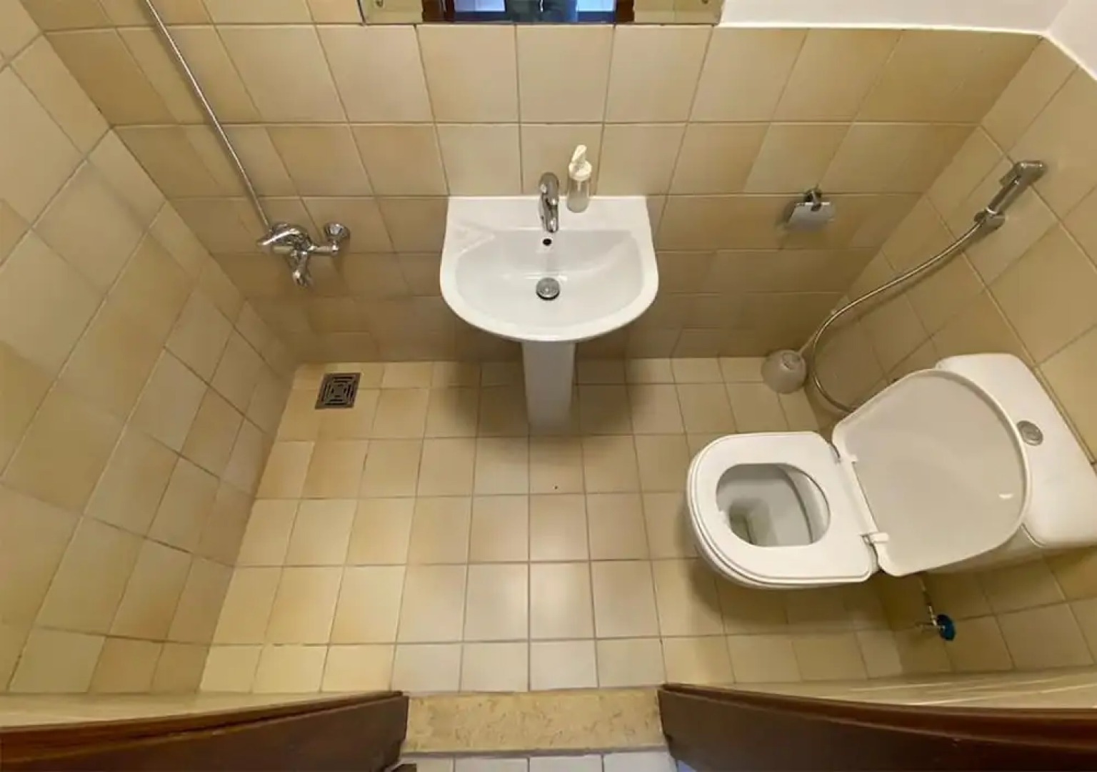 Grays Hostel By Haly