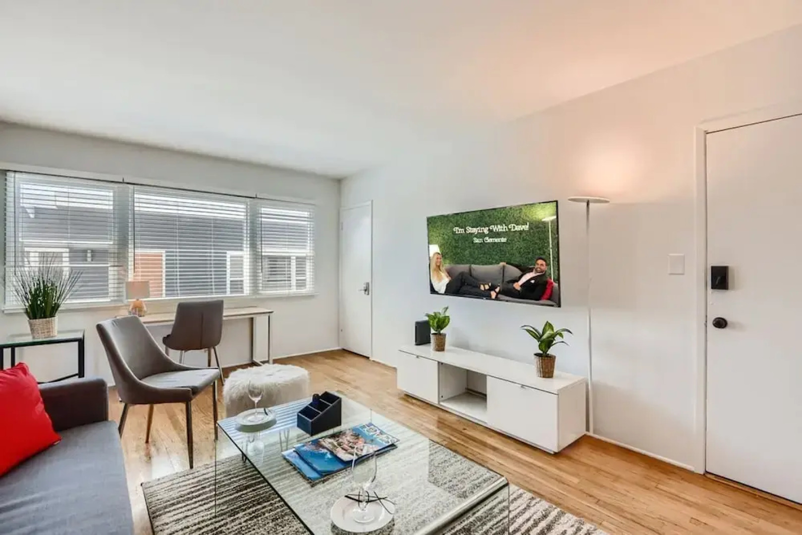 Walk to Beach - King Apt In 1 Area - AB