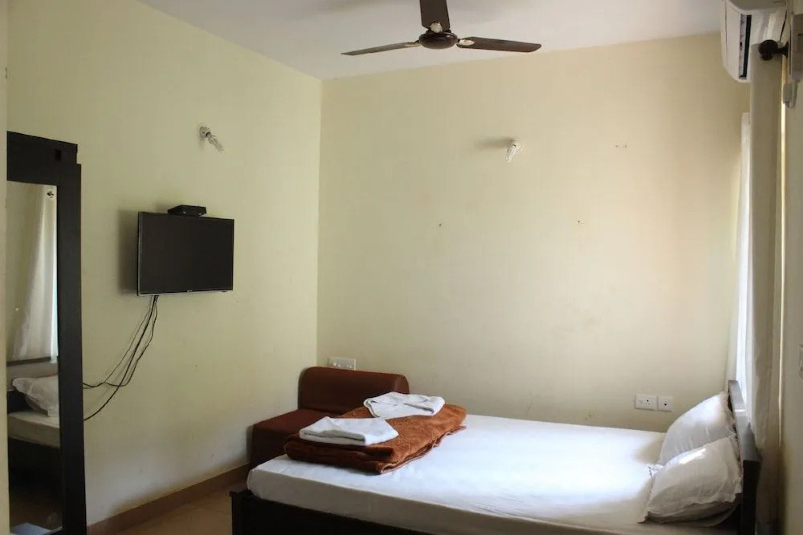 OYO Home 9166 Studio with Pool near Baga