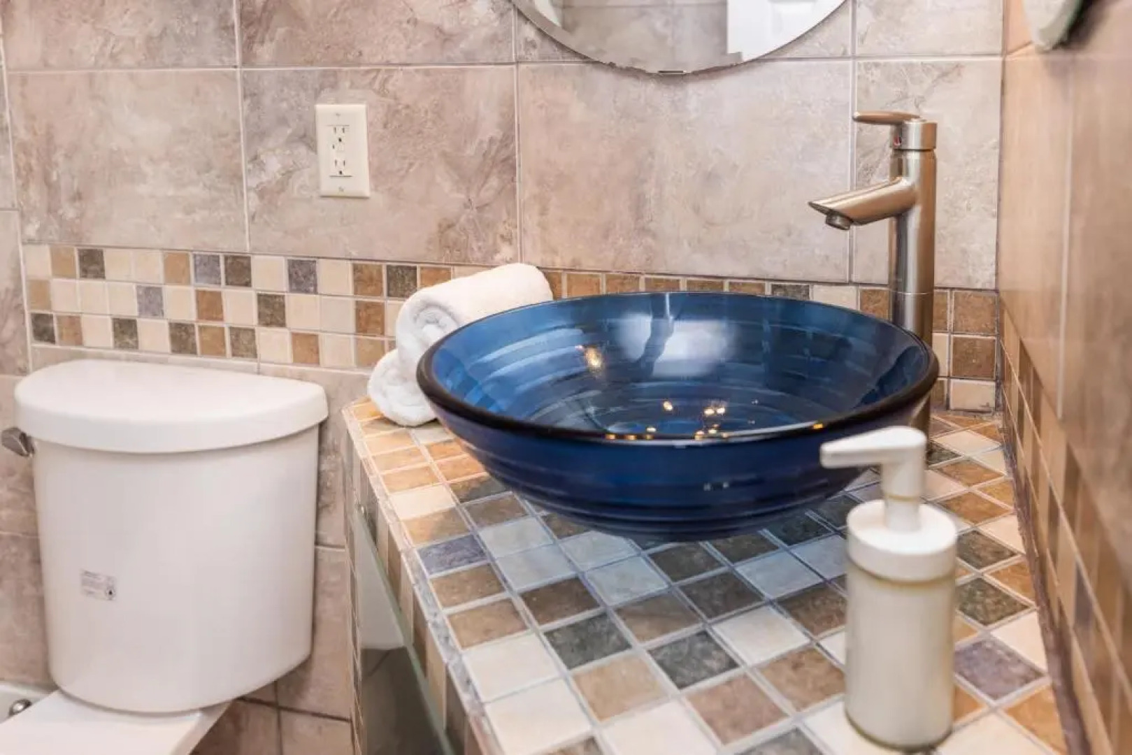 1BR Apartment w King Bed Near Downtown Ottawa