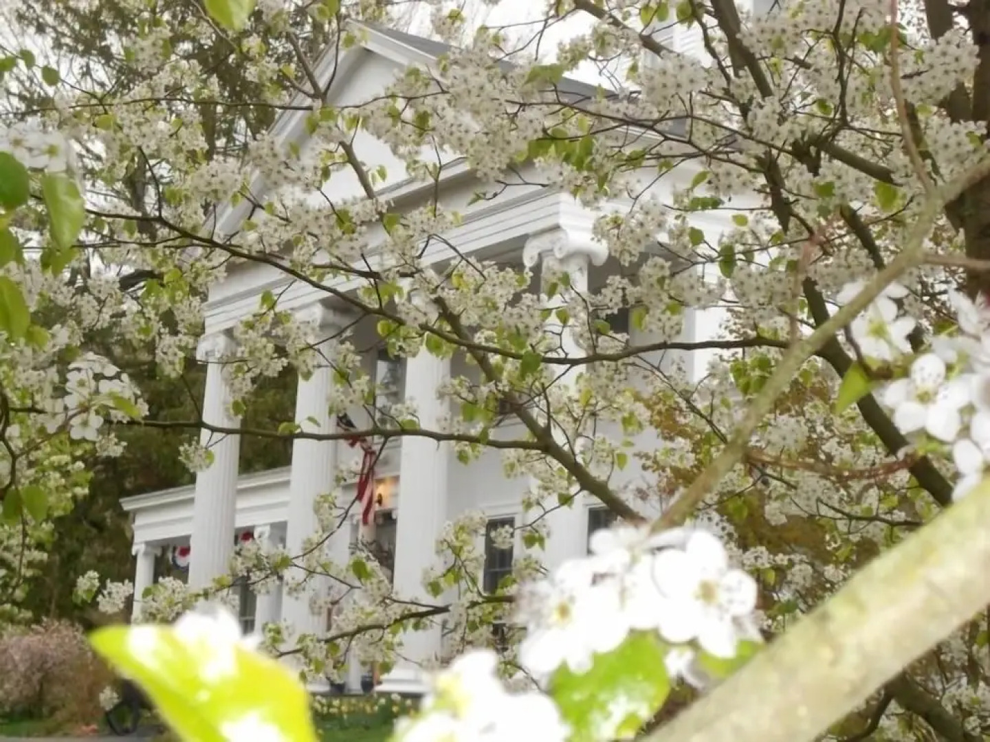 House of 1833 Bed & Breakfast & Gardens