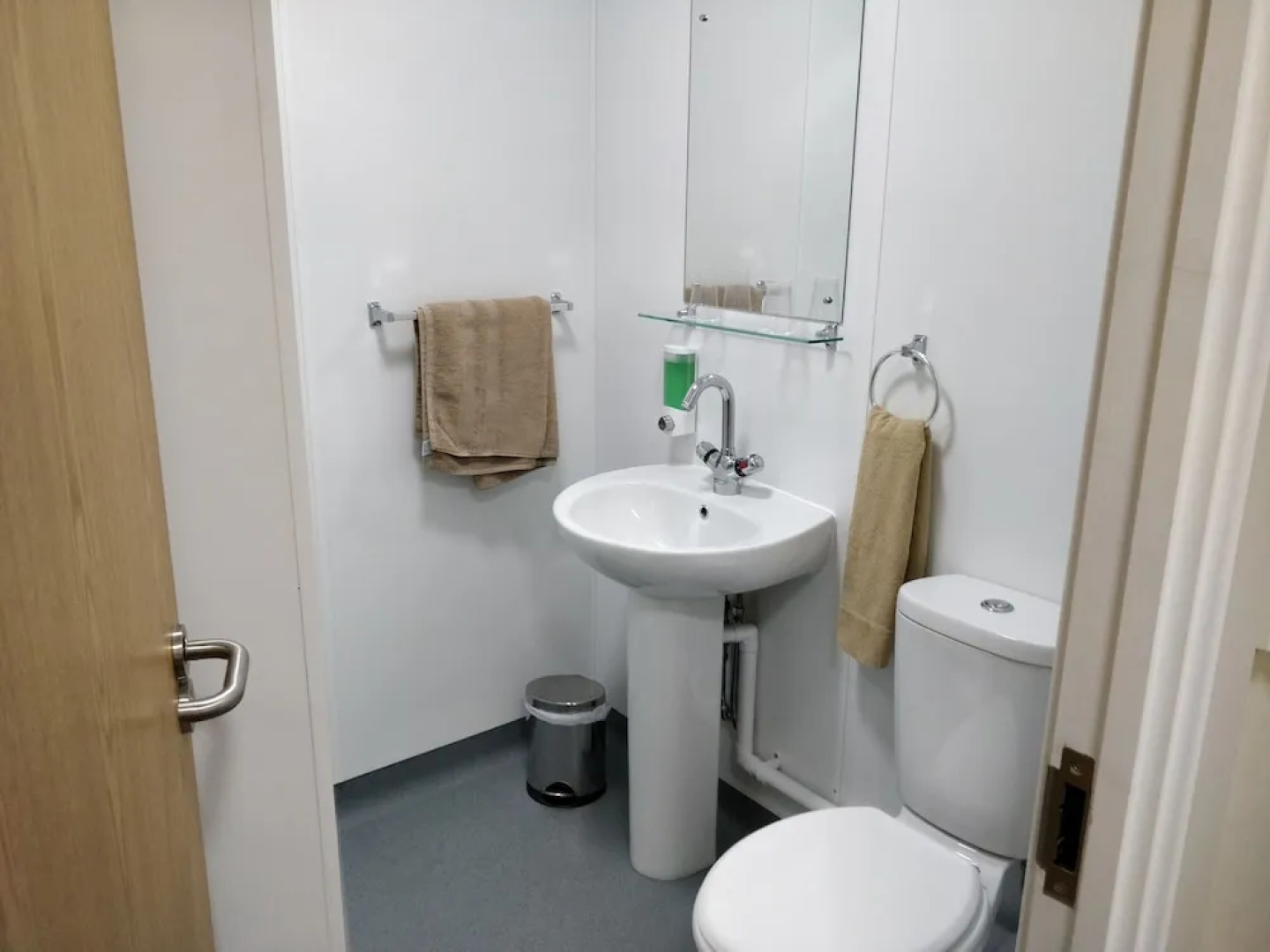 Roadking Rooms Holyhead