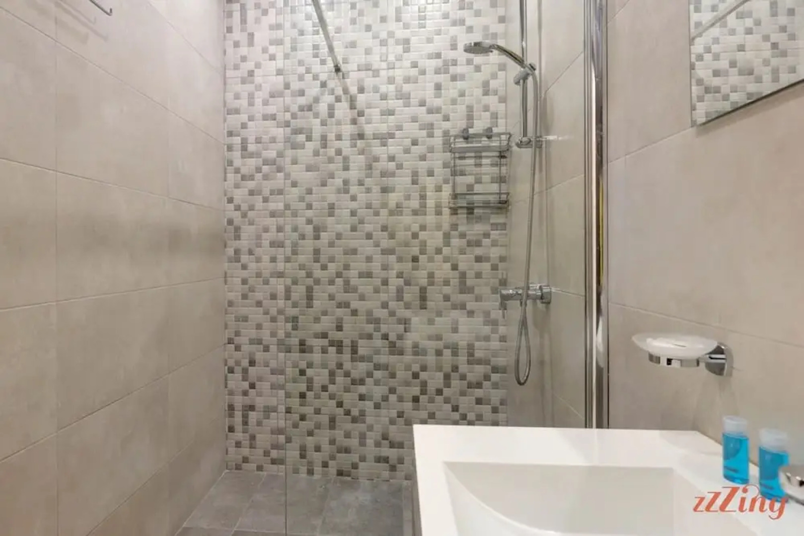 Gem Beachfront Apt With Amazing Bay and Sea Views