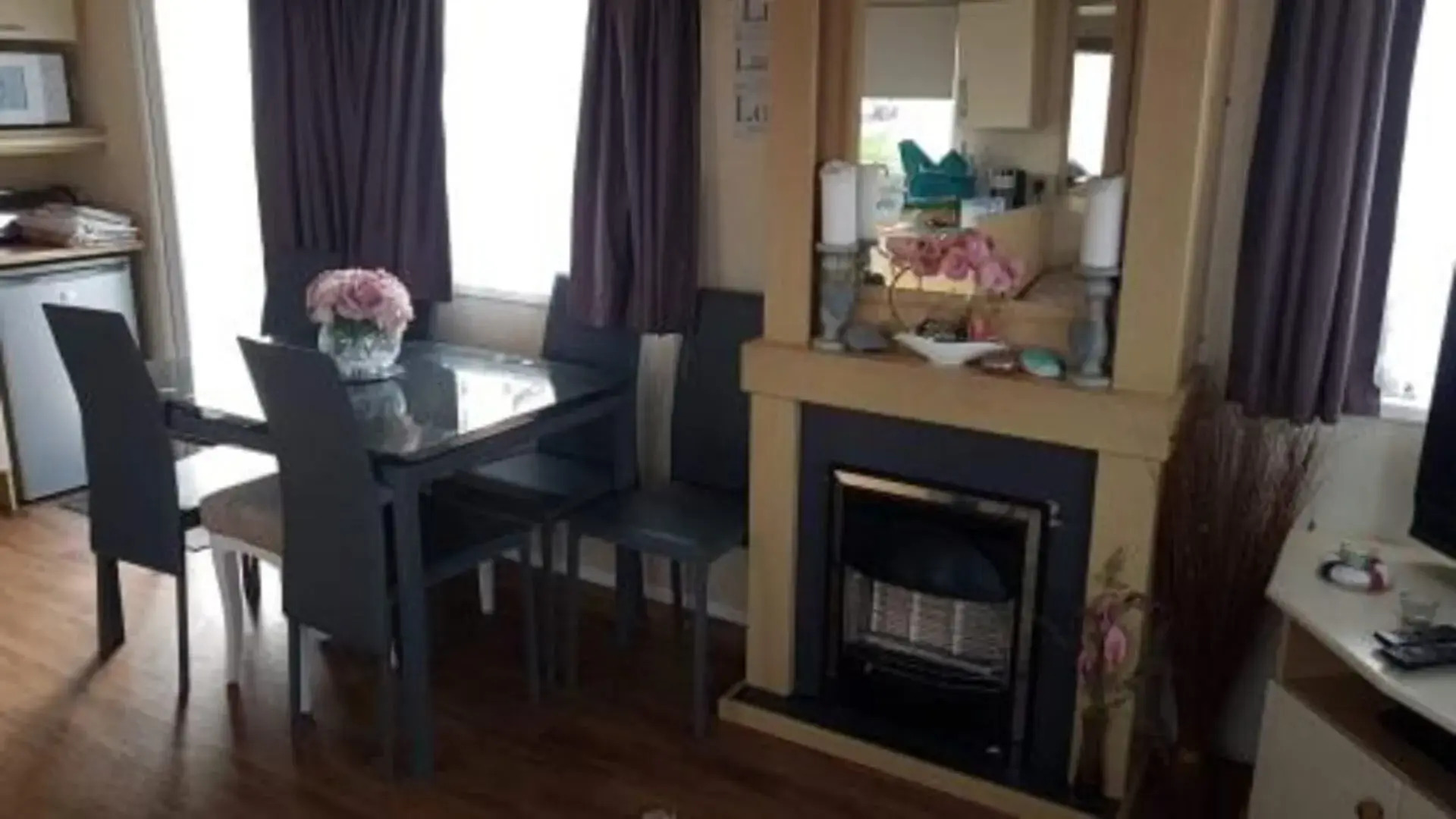 Pets Stay Free 3 Bedroom Caravan at Heacham Beach