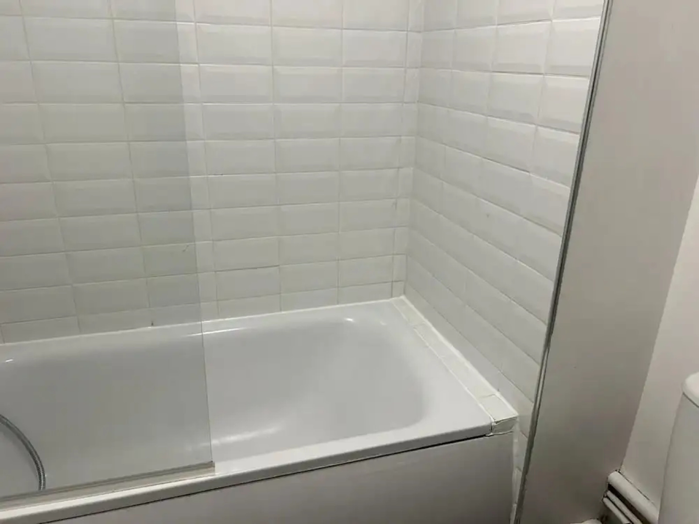 Essex 2 Bed Flat Near Station With Free Parking