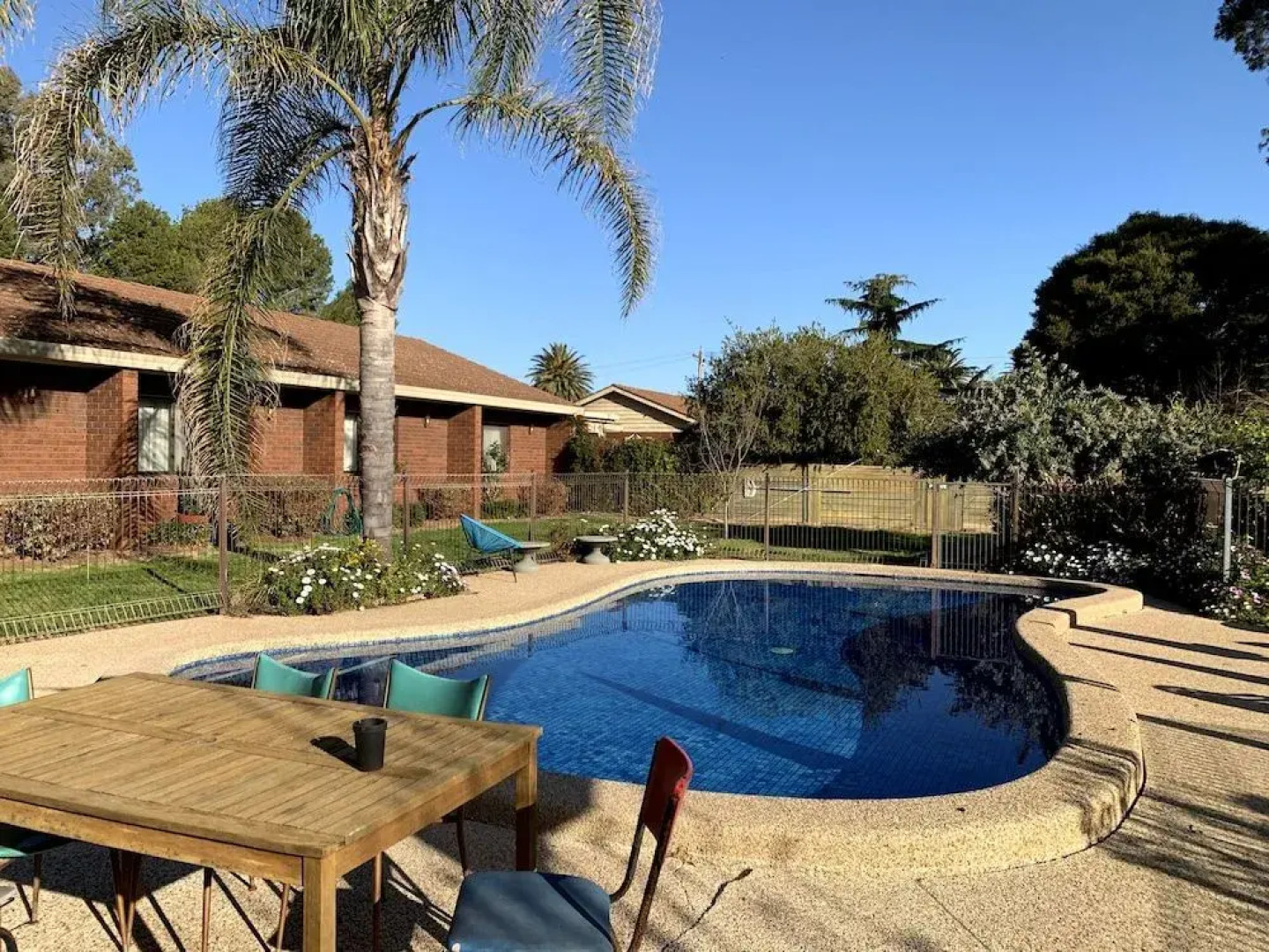 Kingswood Motel & Apartments