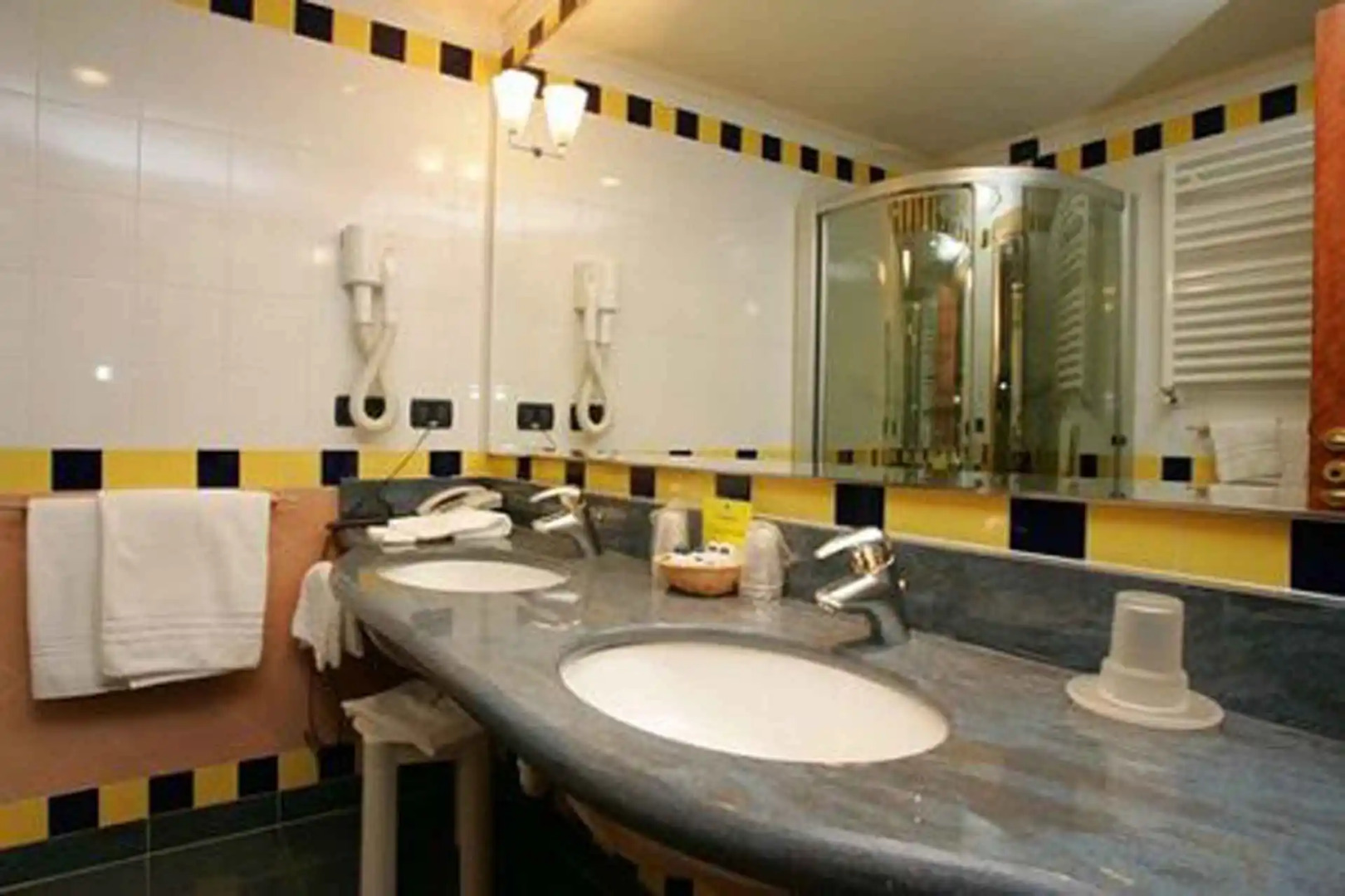 Отель La Rondinaia in Eurocongressi