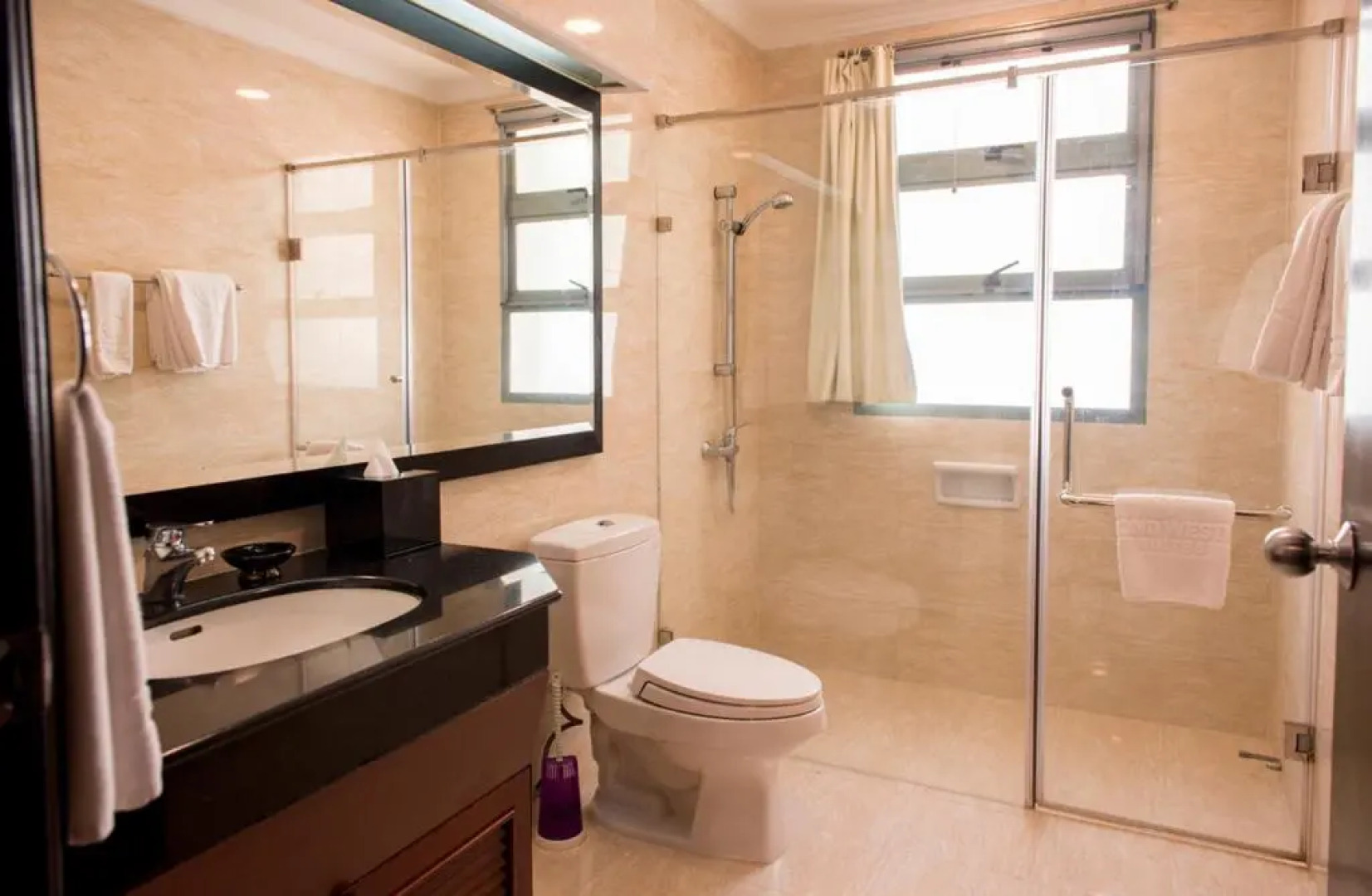 Diamond Westlake Suites