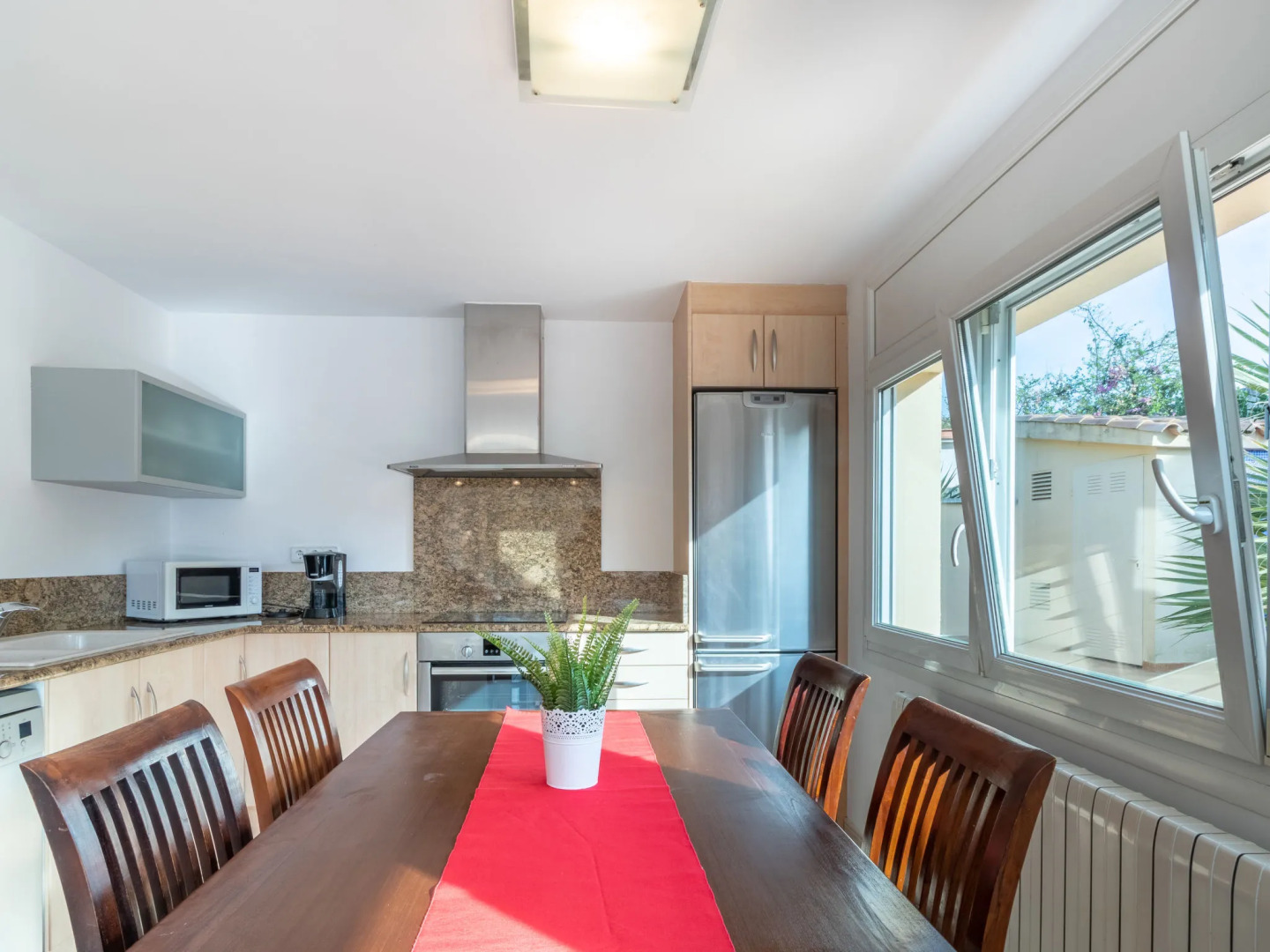 Holiday Home Requesens canal