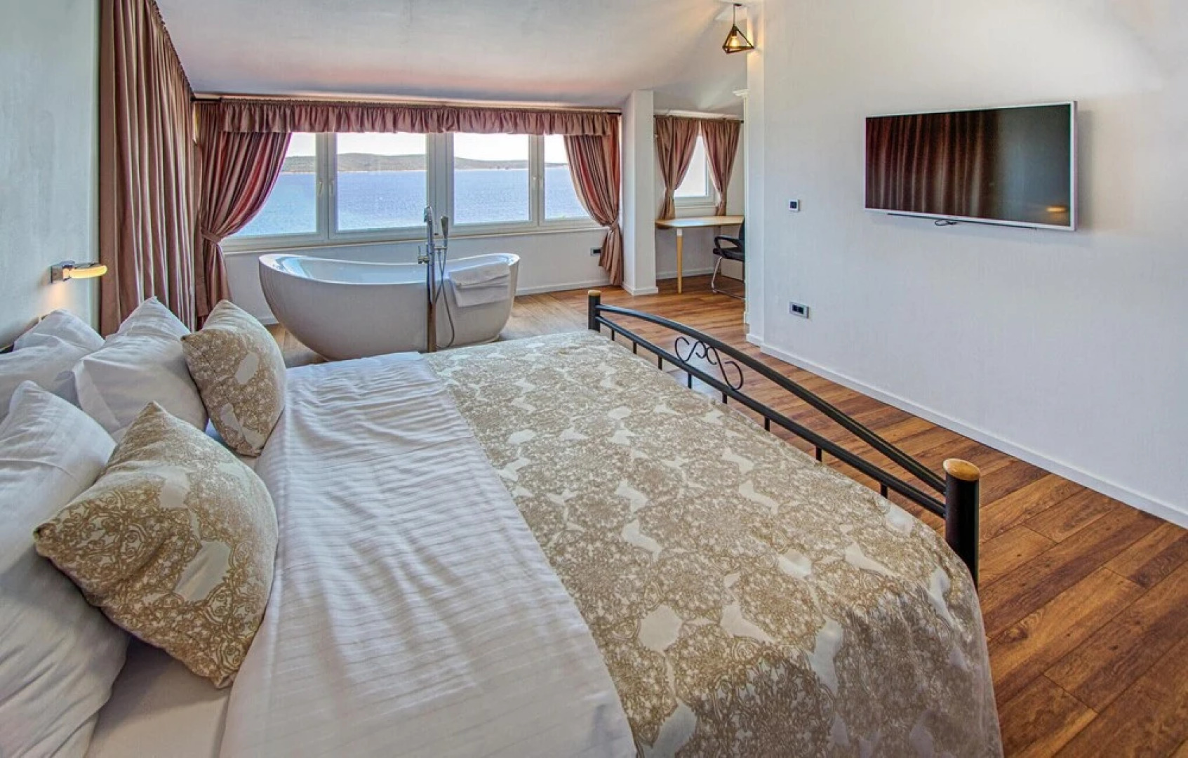 Amazing Home in Zavala With 3 Bedrooms, Wifi and Outdoor Swimming Pool